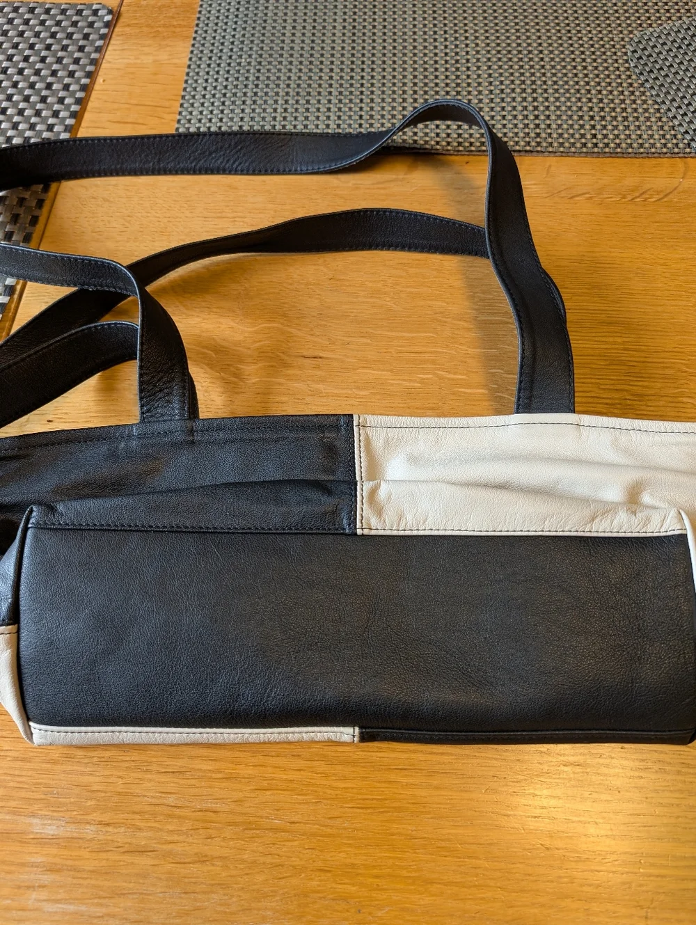 Artisan Made Leather Baguette Shoulder Bag - Picture 4 of 7
